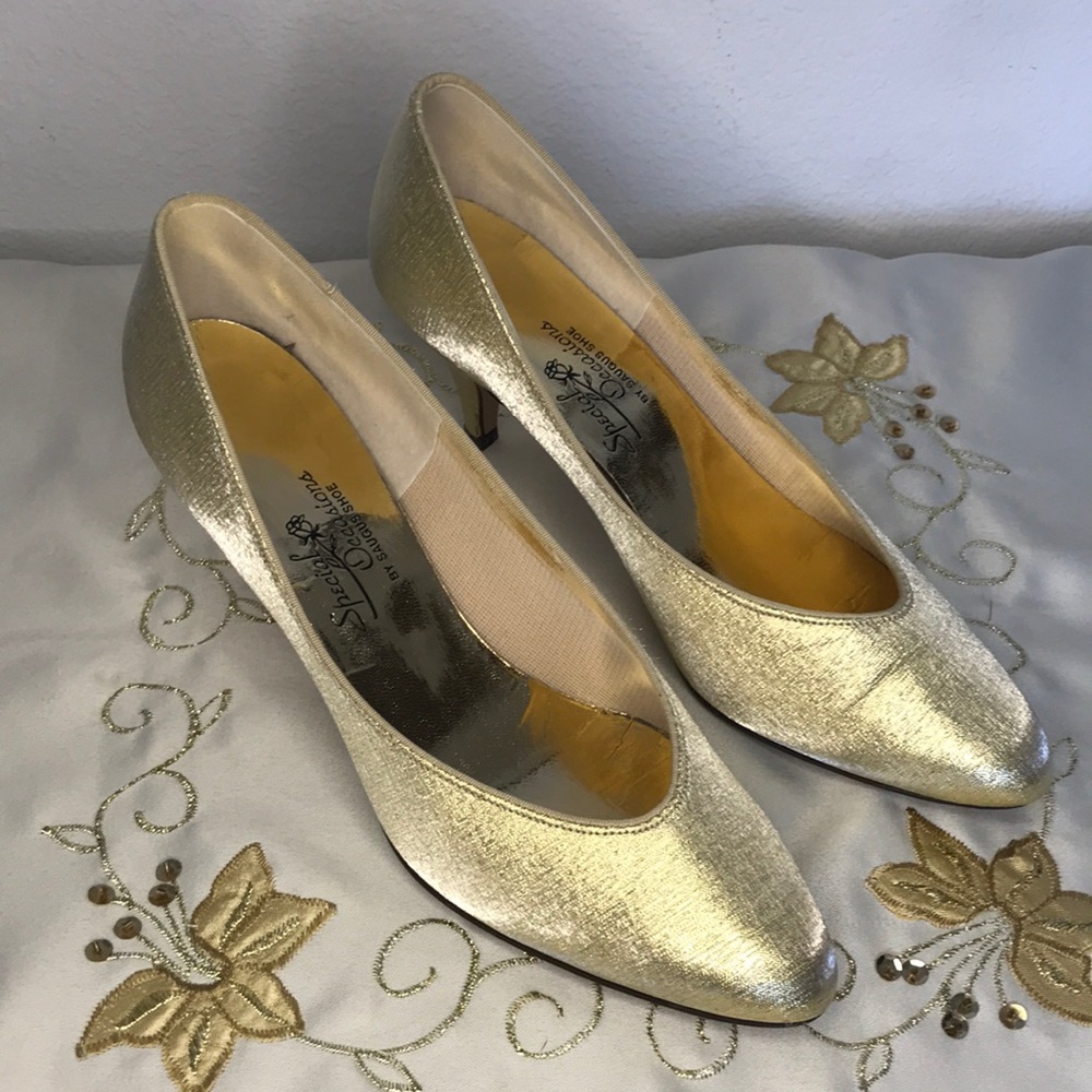 Vintage 80’s Gold Kitten Heel Pumps 7.5